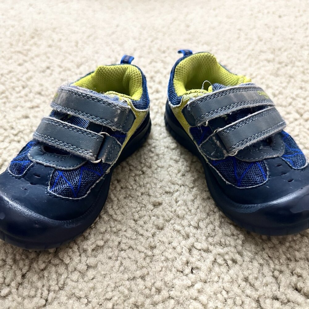 OshKosh B'Gosh Spader Boy's Bumptoe Sneakers size 7